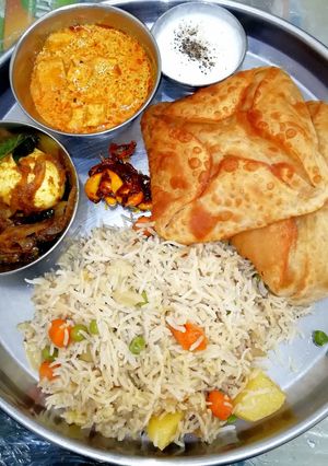A picture of Madakku pathiri(folded roti).