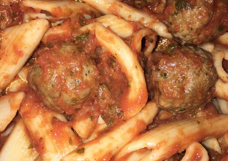 باستا بكرات اللحم - Pasta with meatballs recipe