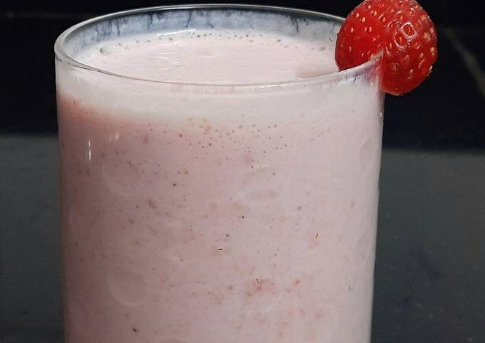 Easiest Way to Make Homemade Strawberry Banana Smoothie