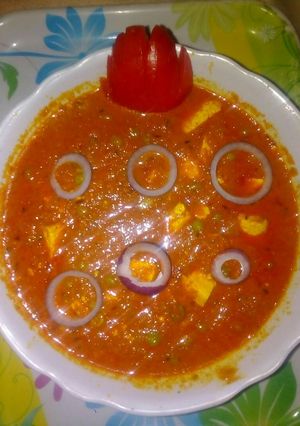 A picture of Mattar paneer.