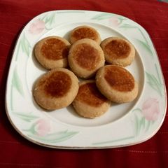 A picture of Whole wheat flour se naan khatai.