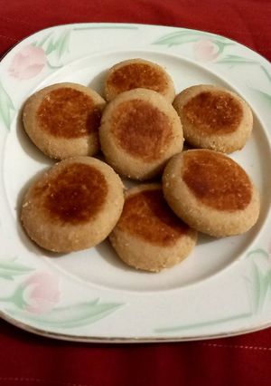 A picture of Whole wheat flour se naan khatai.