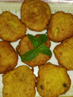 A picture of Aalu chap (alu pakoda).