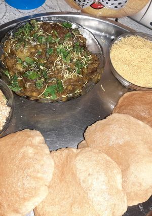 गुजराती उंधियू(gujarati undhiyu recepie in hindi) रेसिपी मुख्य फोटो