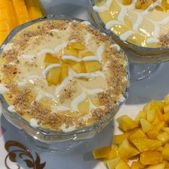 A picture of Mango custard crumble😍😋❤️.