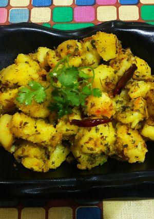 A picture of Kasuri methi with potato.