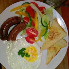 A picture of Queen's Breakfast.