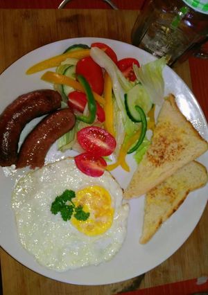 A picture of Queen's Breakfast.