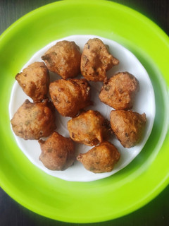 காய்கறி போண்டா (Vegetables bonda) செய்முறை முக்கிய புகைப்படம்
