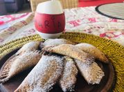 Una foto de pastelitos relleno de crema