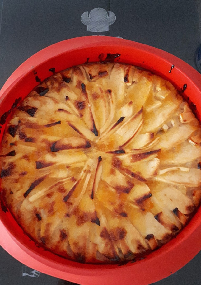 Una foto de Tarta de manzana con base de galletas María