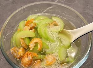 Hình của món Canh bầu nấu với tôm nõn.