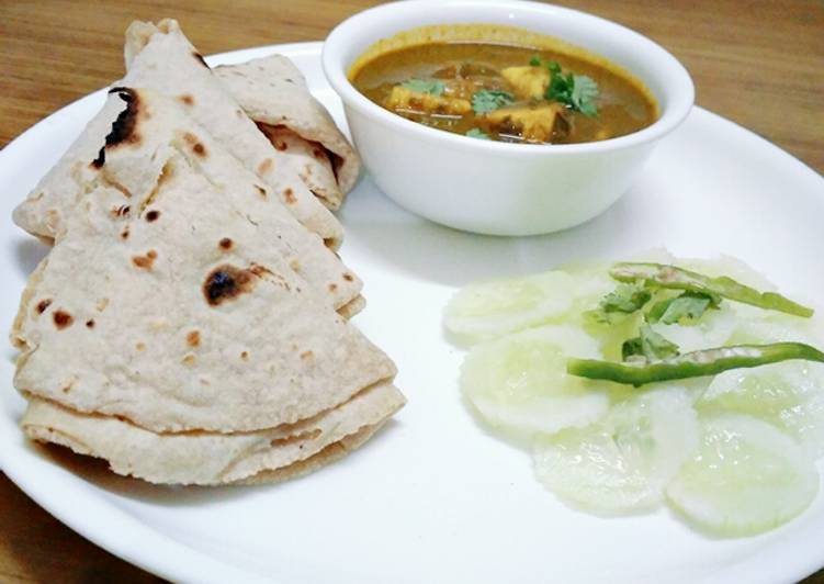 Simple Way to Make Speedy Healthy palak paneer with roti and salad