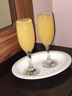 A picture of Pineapple and ginger juice.