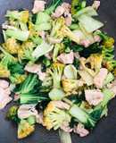 Súp lơ, cải thìa xào thịt heo