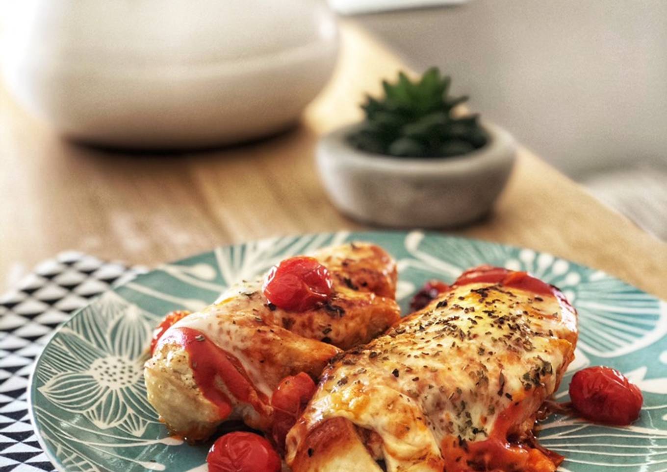 Gratinado de pollo en hasselback con tomates cherry