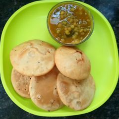 A picture of Crispy Gram flour and Onion Kachori.
