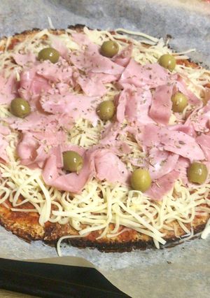 Foto principal de Pizza sin lácteos y con base de coliflor