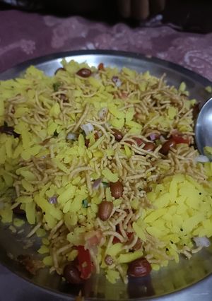 पोहा (poha ladoo recipe in Hindi) रेसिपी मुख्य फोटो