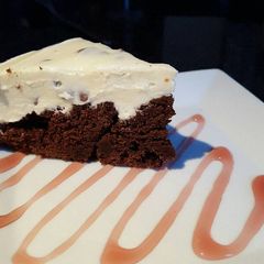 A picture of Brownie cheesecake.