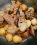 Thịt kho trứng cút