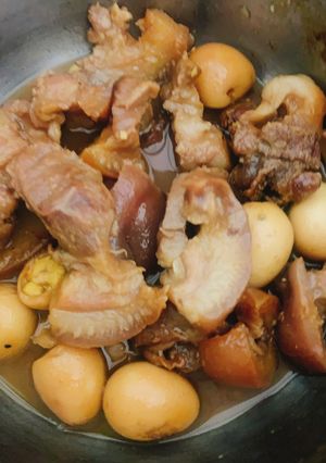 Hình của món Thịt kho trứng cút.