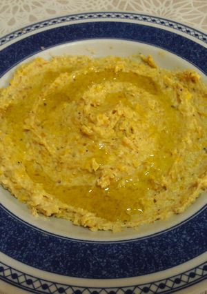 Una foto de Hummus de maíz vegano