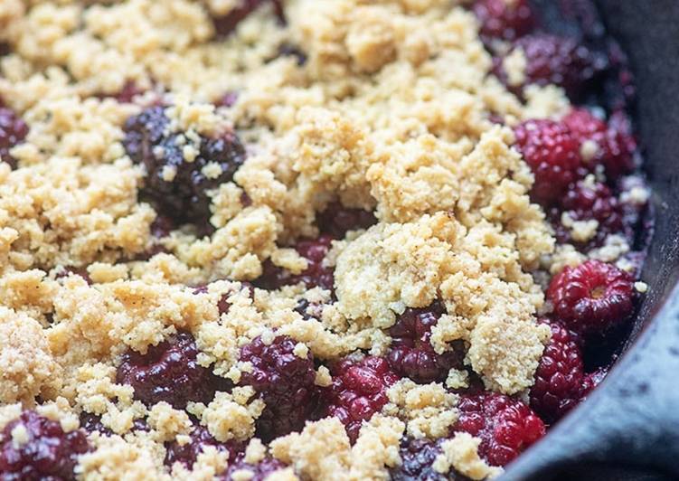 KetoBlondie's Blackberry Cobbler