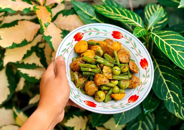 ผัดเผ็ดลูกชิ้นพริกแกงใต้