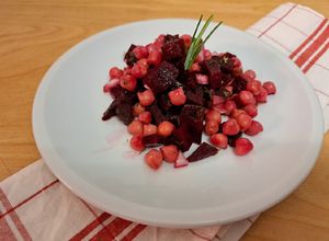 O poză a rețetei Salată cu sfecla roșie și năut.