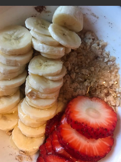 Una foto de Avena, plátano y fresa
