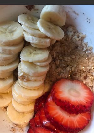 Una foto de Avena, plátano y fresa