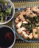 Đậu hủ rim thịt và bông cải luộc