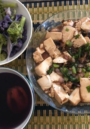 A picture of Braised Tofu with Ground Pork and Steamed Broccoli.