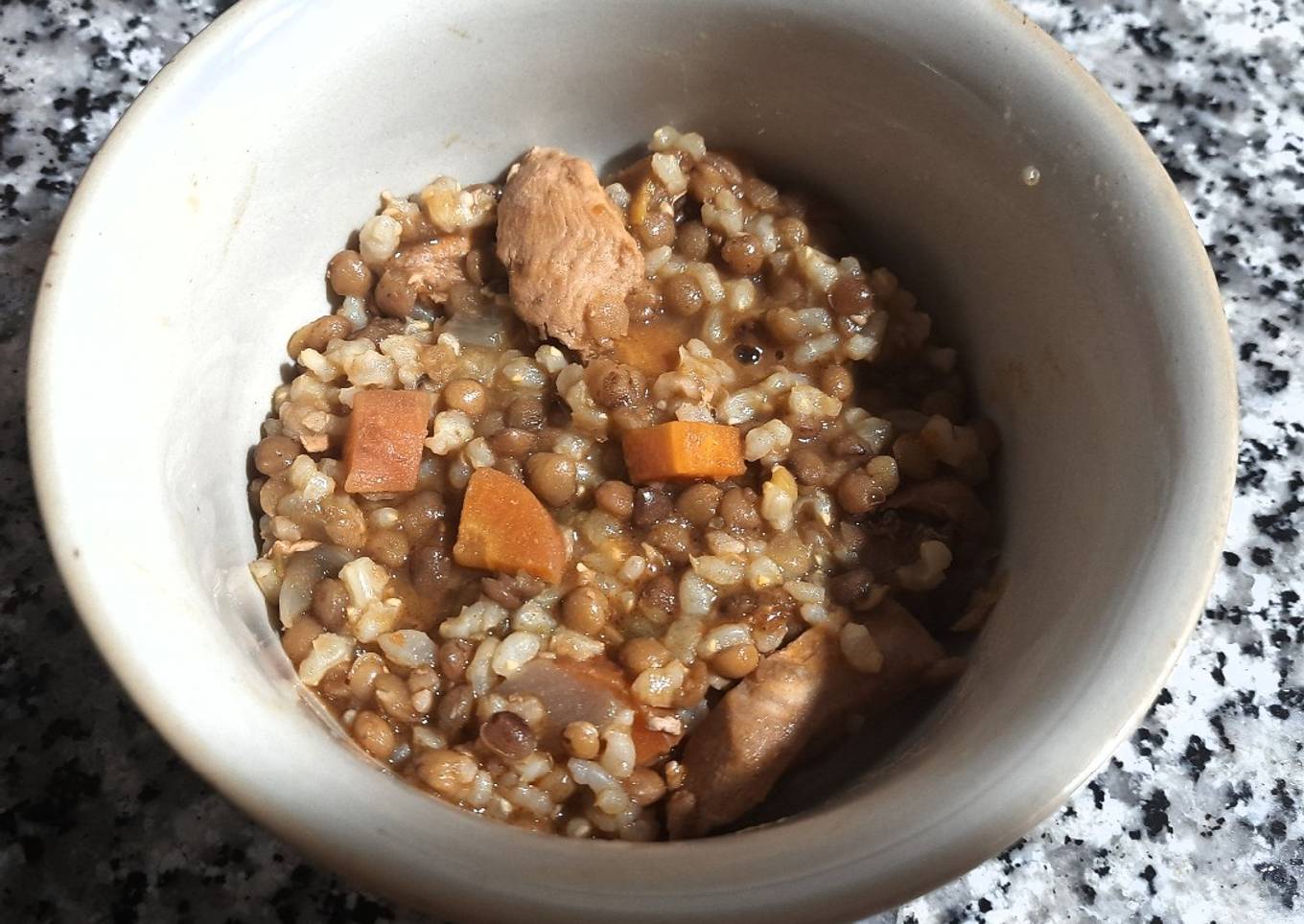Estofado de lentejas con pollo y arroz integral