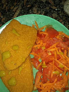 Una foto de Burguers de soja con ensalada