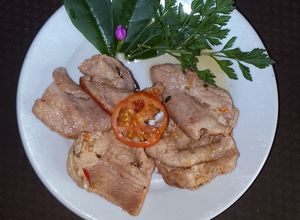 Una foto de Bistec de Cerdo con Espinaca y Toque de 🍷 Vino