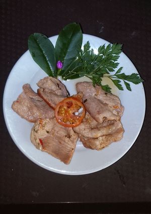 Una foto de Bistec de Cerdo con Espinaca y Toque de 🍷 Vino