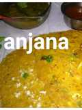 Wheat flour uttapam with lot's of veggies.