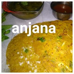 A picture of Wheat flour uttapam with lot's of veggies..