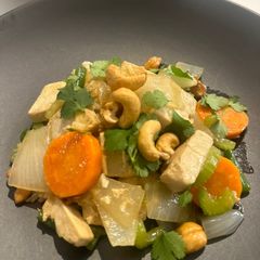 A picture of Cashew Tofu (or Chicken).