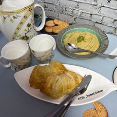 A picture of Bhetki Hummus Shell Puff.