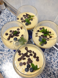 Una foto de Crema de piña y plátano