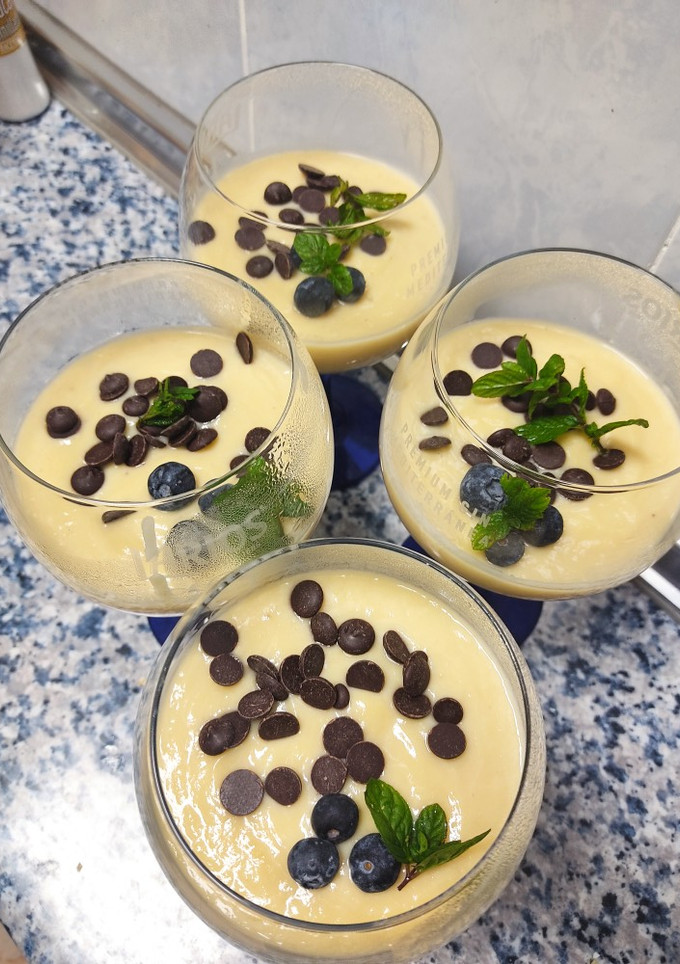 Una foto de Crema de piña y plátano