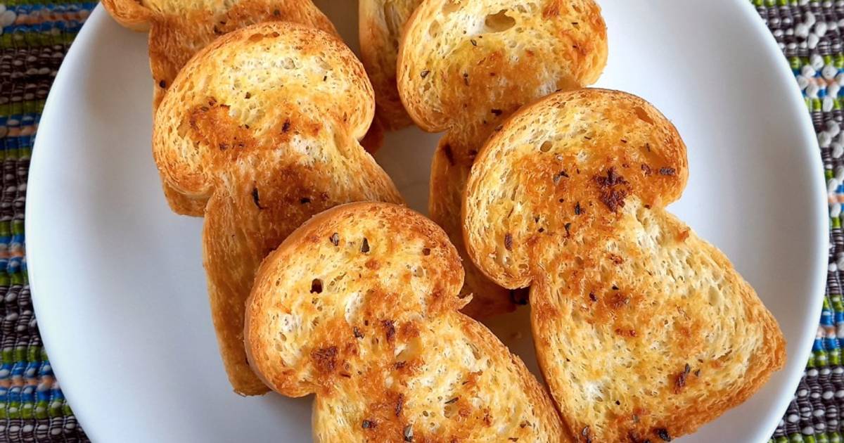 Resep Garlic Bread Super Simple Roti Home Made oleh Binti Sae - Cookpad