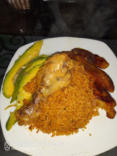 Una foto de Arroz con pollo al estilo de mi madre😋👵🏾