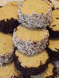 Alfajores de semillas de amapola con Nutella y chocolate blanco y negro