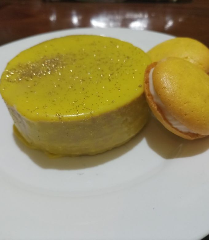 Una foto de Mousse con jelly de guayaba