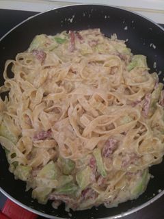 Una foto de Nidos al huevo con aguacate