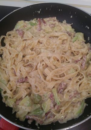 Una foto de Nidos al huevo con aguacate